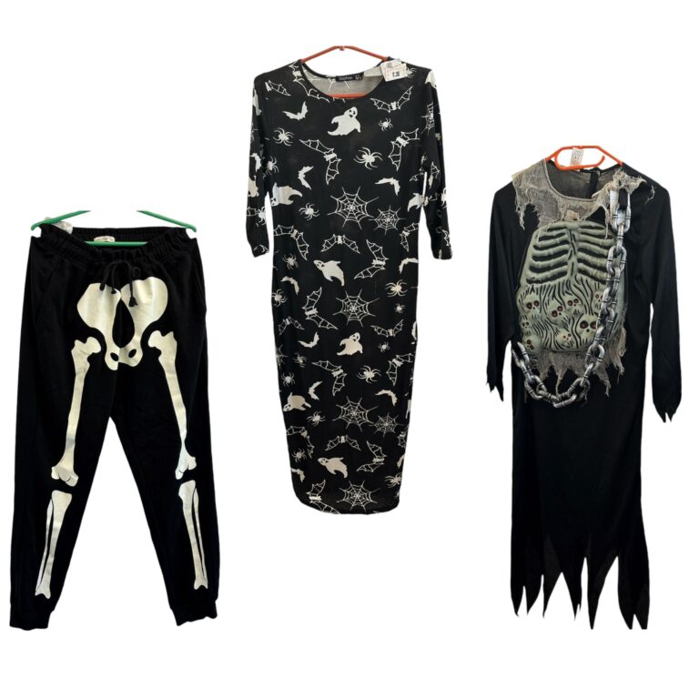 Sukienka z motywem pająków i duchów oraz spodnie z motywem szkieleta.