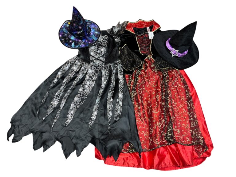 Kostiumy czarownicy z kapeluszami.