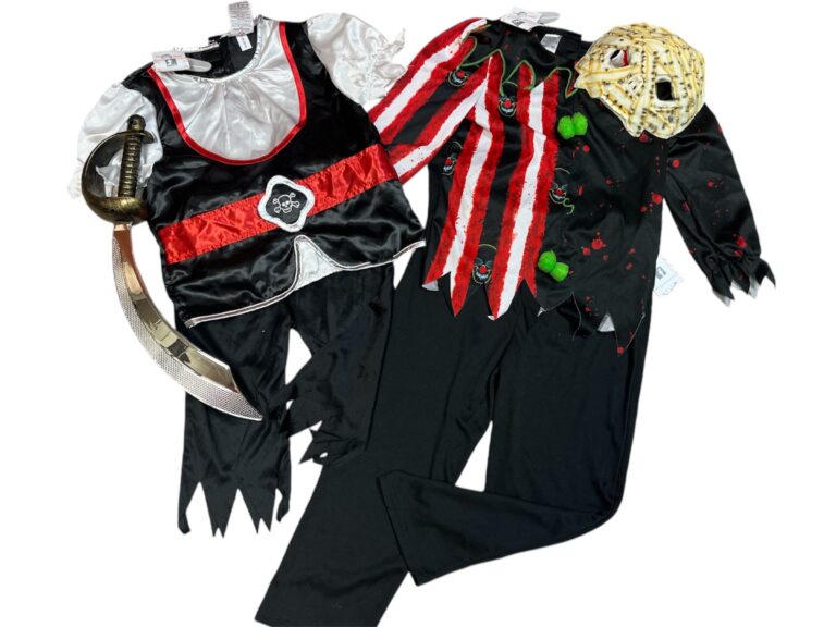 Kostium pirata i przerażającego klauna na Halloween.